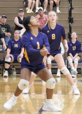 Keyva Kingston of Wild Rose backed up while watching Rosholt serve go out of bounds in the Sept. 21 volleyball matchup. 