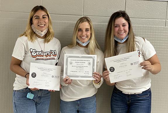 La Sociedad Honoraria Hispánica de Wautoma, Los Avispones recently announced the top three seniors who have earned awards for the 2020-2021 school year. The awards are based on scholastic achievement, involvement in the club activities, assessments, and excelling in the language. AP Spanish student Delaney Salm (center) was awarded El Premio de Honor for the outstanding overall student. The two other awards were presented to Harleigh Eagan (right) and Dayana Rodriguez-Caballero (left) for excelling in the l